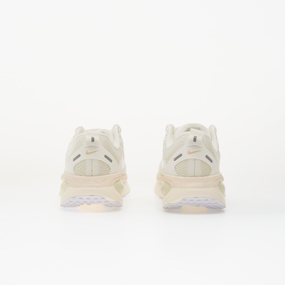 NIKE W VOMERO 18 ESS SUMMIT WHITE/ WHITE-CHALK-SEA GLASS