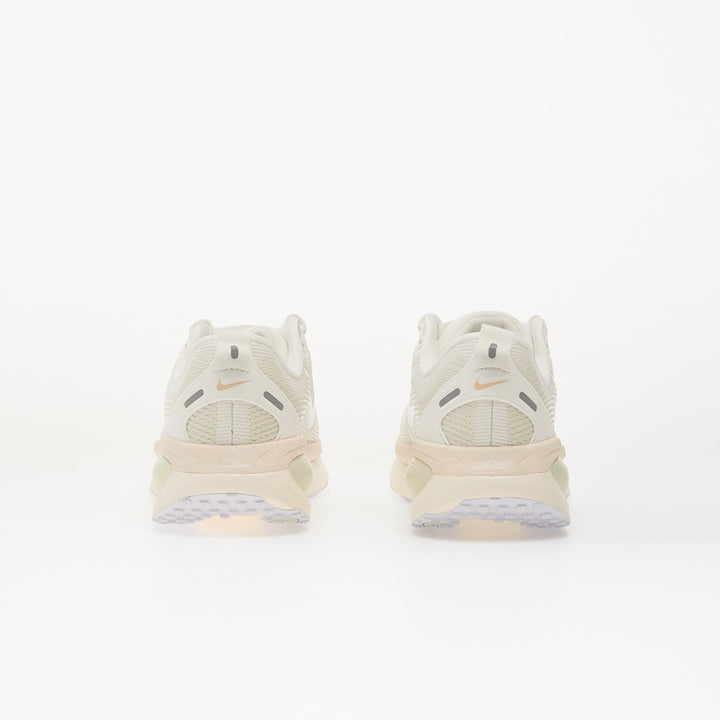 NIKE W VOMERO 18 ESS SUMMIT WHITE/ WHITE-CHALK-SEA GLASS