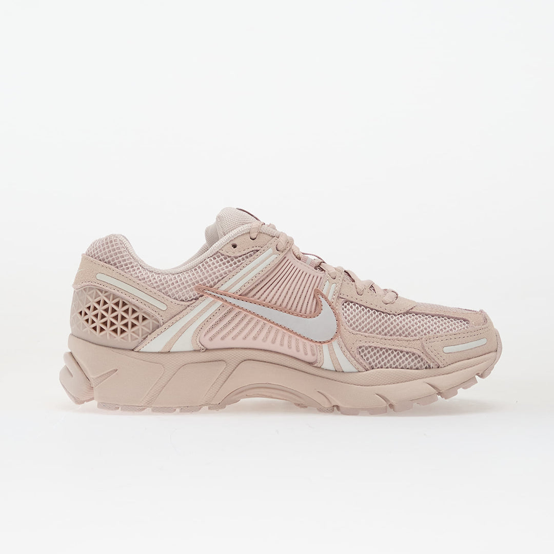 NIKE ZOOM VOMERO 5 SILT RED/ VAST GREY-RED STARDUST