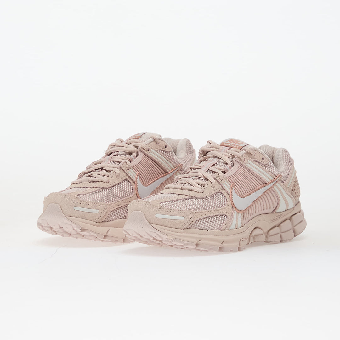NIKE ZOOM VOMERO 5 SILT RED/ VAST GREY-RED STARDUST