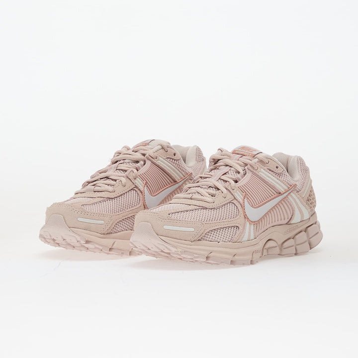 NIKE ZOOM VOMERO 5 SILT RED/ VAST GREY-RED STARDUST