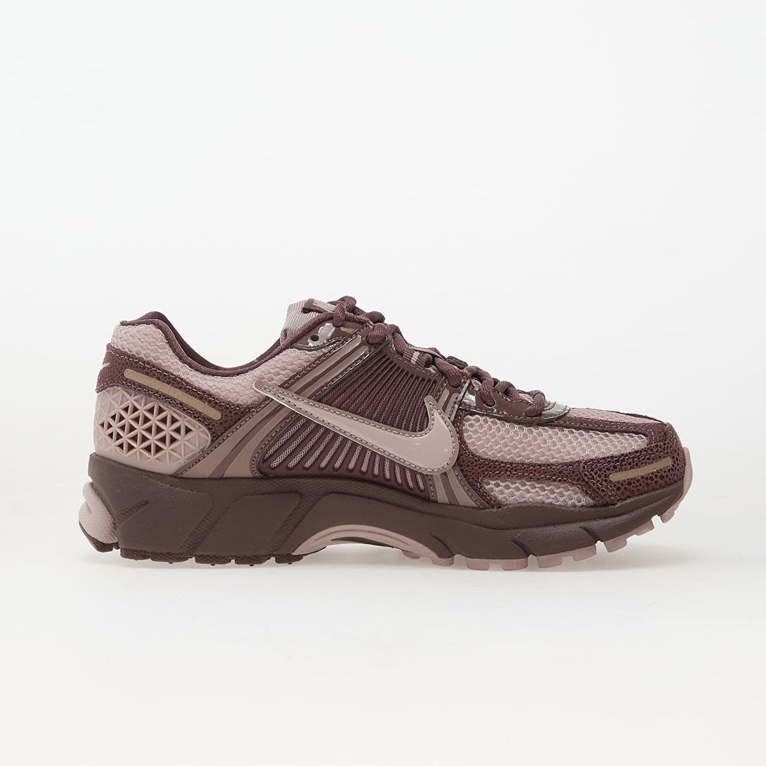 NIKE W ZOOM VOMERO 5 TATTOO/ PARTICLE ROSE-PARTICLE ROSE