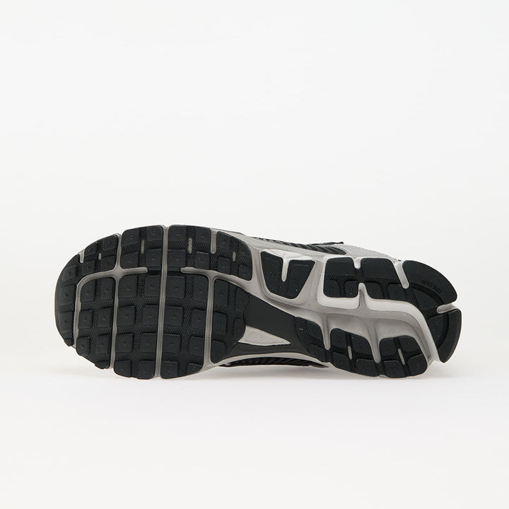 NIKE ZOOM VOMERO 5 DK SMOKE GREY/ SMOKE GREY-LT SMOKE GREY