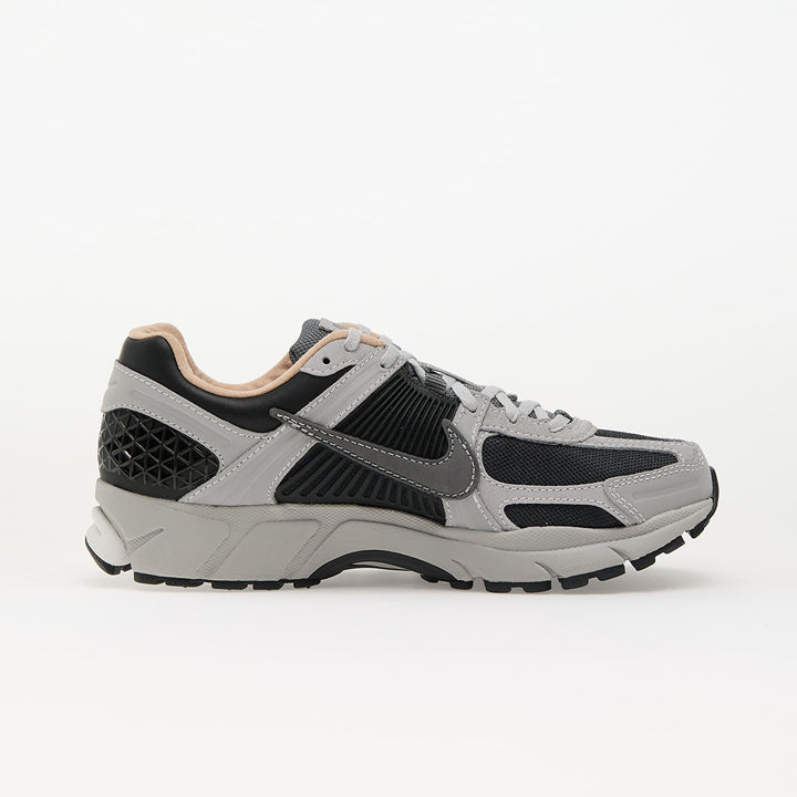 NIKE ZOOM VOMERO 5 DK SMOKE GREY/ SMOKE GREY-LT SMOKE GREY