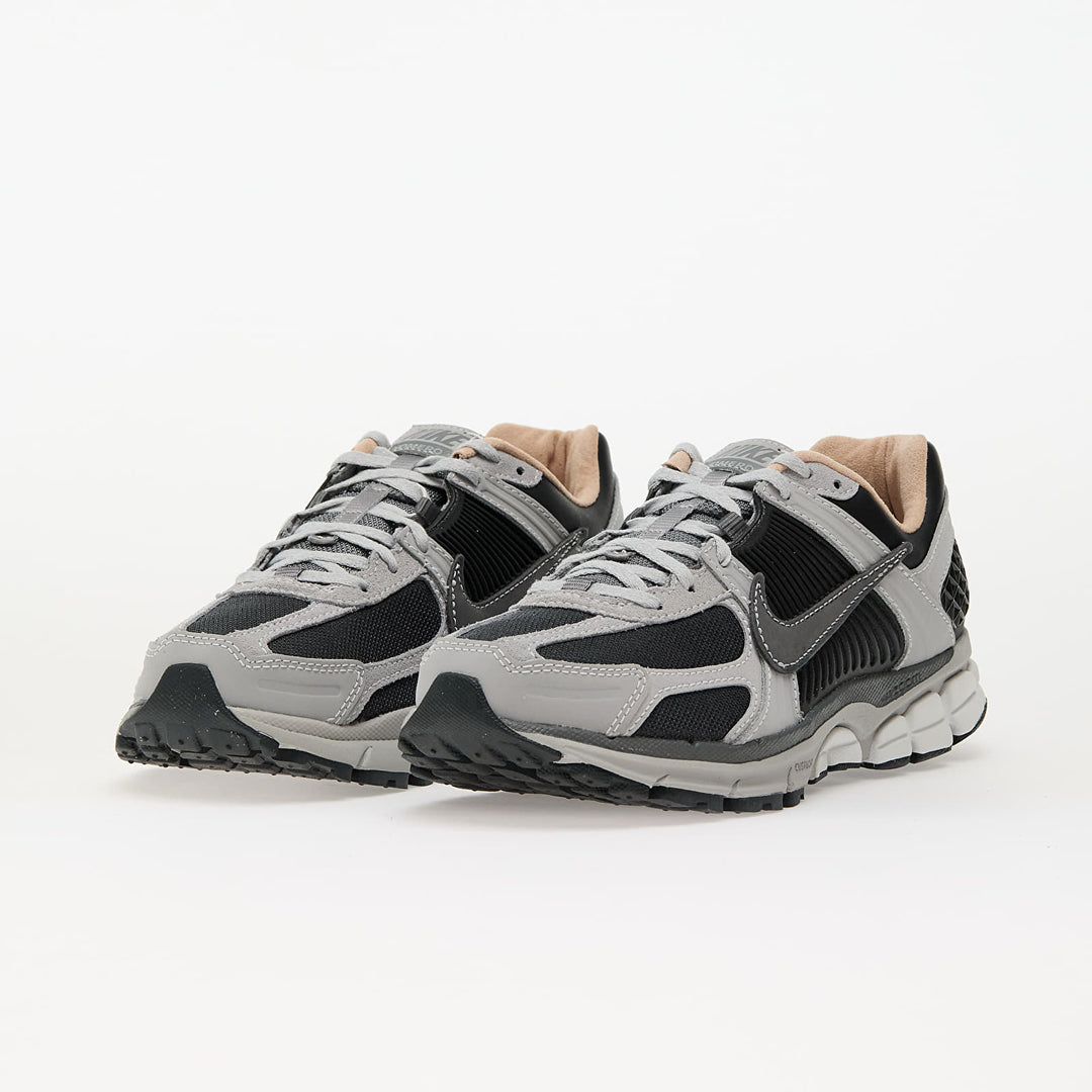 NIKE ZOOM VOMERO 5 DK SMOKE GREY/ SMOKE GREY-LT SMOKE GREY