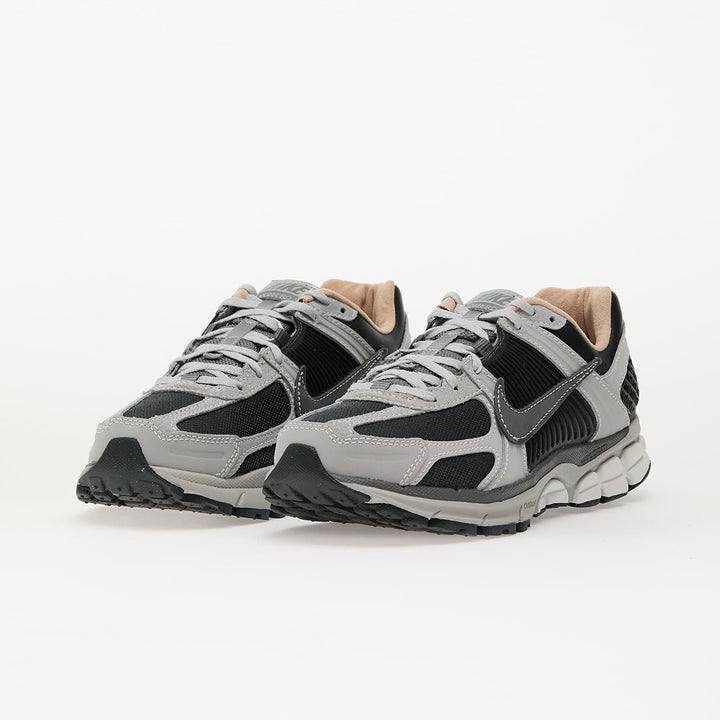 NIKE ZOOM VOMERO 5 DK SMOKE GREY/ SMOKE GREY-LT SMOKE GREY