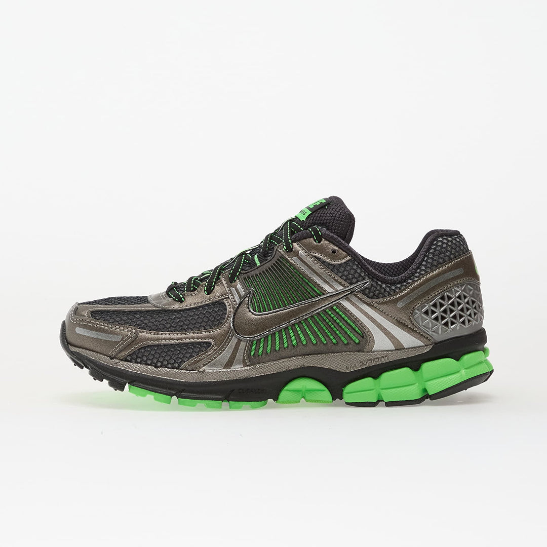 NIKE ZOOM VOMERO 5 SE MTLC PEWTER/ MTLC PEWTER-FLAT PEWTER-BLACK-GREEN STRIKE