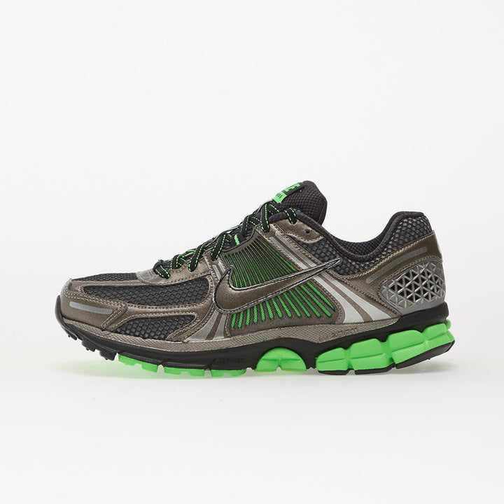 NIKE ZOOM VOMERO 5 SE MTLC PEWTER/ MTLC PEWTER-FLAT PEWTER-BLACK-GREEN STRIKE