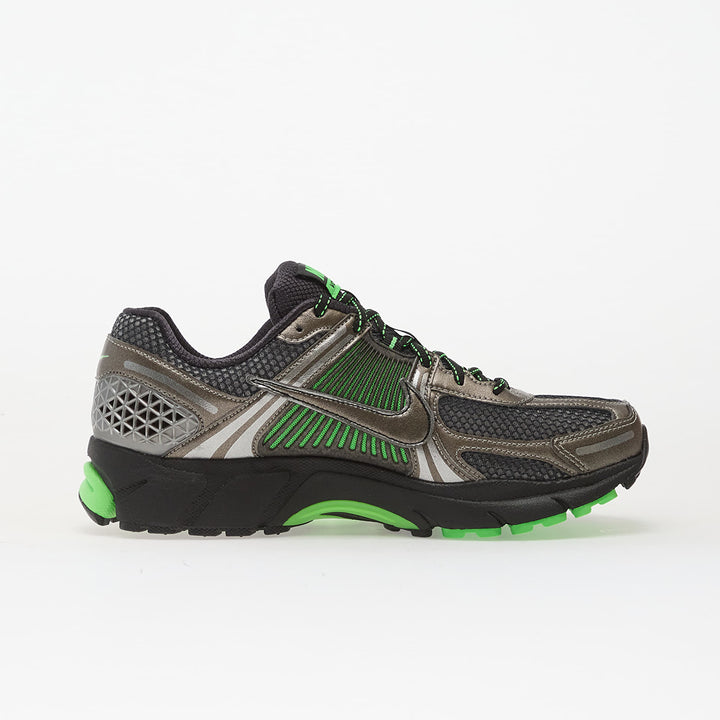 NIKE ZOOM VOMERO 5 SE MTLC PEWTER/ MTLC PEWTER-FLAT PEWTER-BLACK-GREEN STRIKE