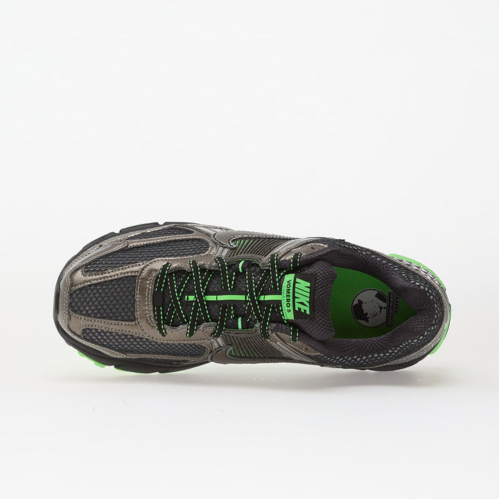 NIKE ZOOM VOMERO 5 SE MTLC PEWTER/ MTLC PEWTER-FLAT PEWTER-BLACK-GREEN STRIKE