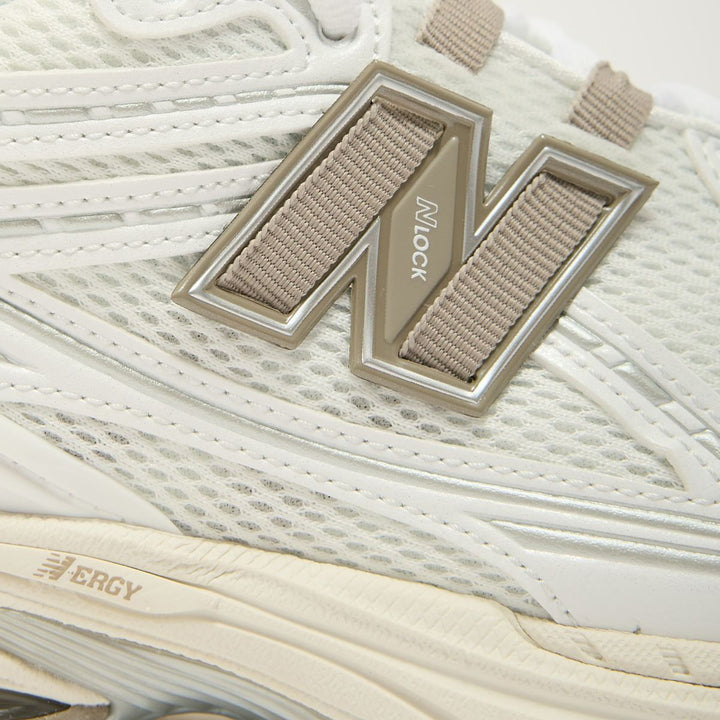 NEW BALANCE 1906R WHITE