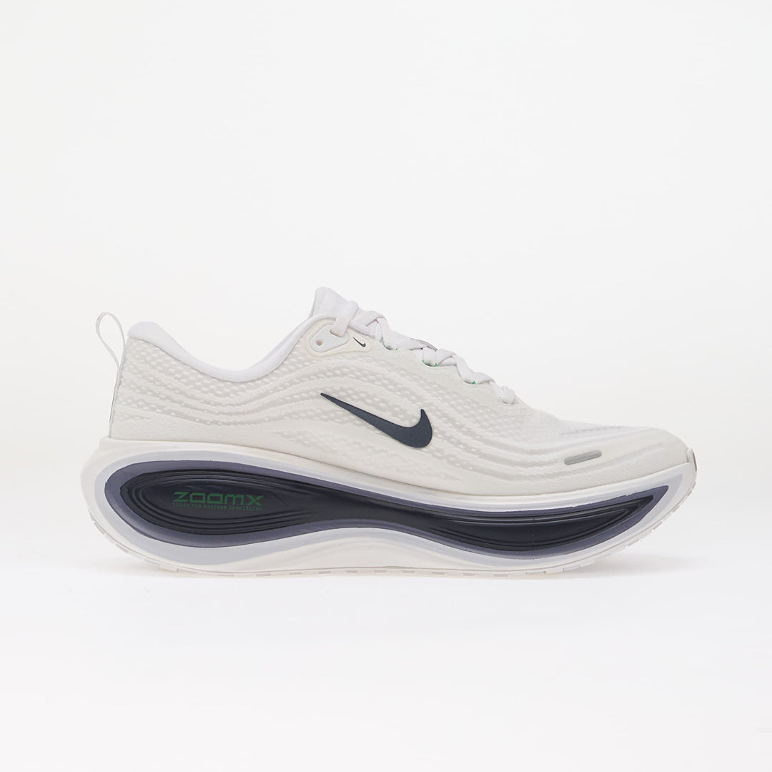 NIKE VOMERO PLUS WHITE/ MIDNIGHT NAVY-GREEN SPARK