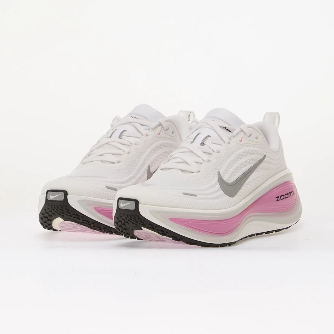 NIKE VOMERO PLUS WHITE/ METALLIC SILVER-BLEACHED LILAC