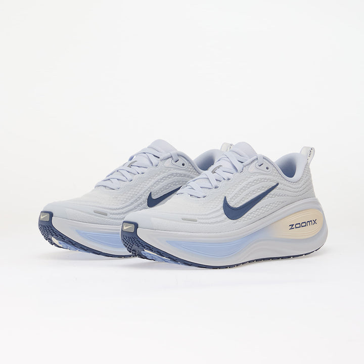 NIKE VOMERO PLUS WHITE/ MYSTIC NAVY-ALUMINUM-FOOTBALL GREY