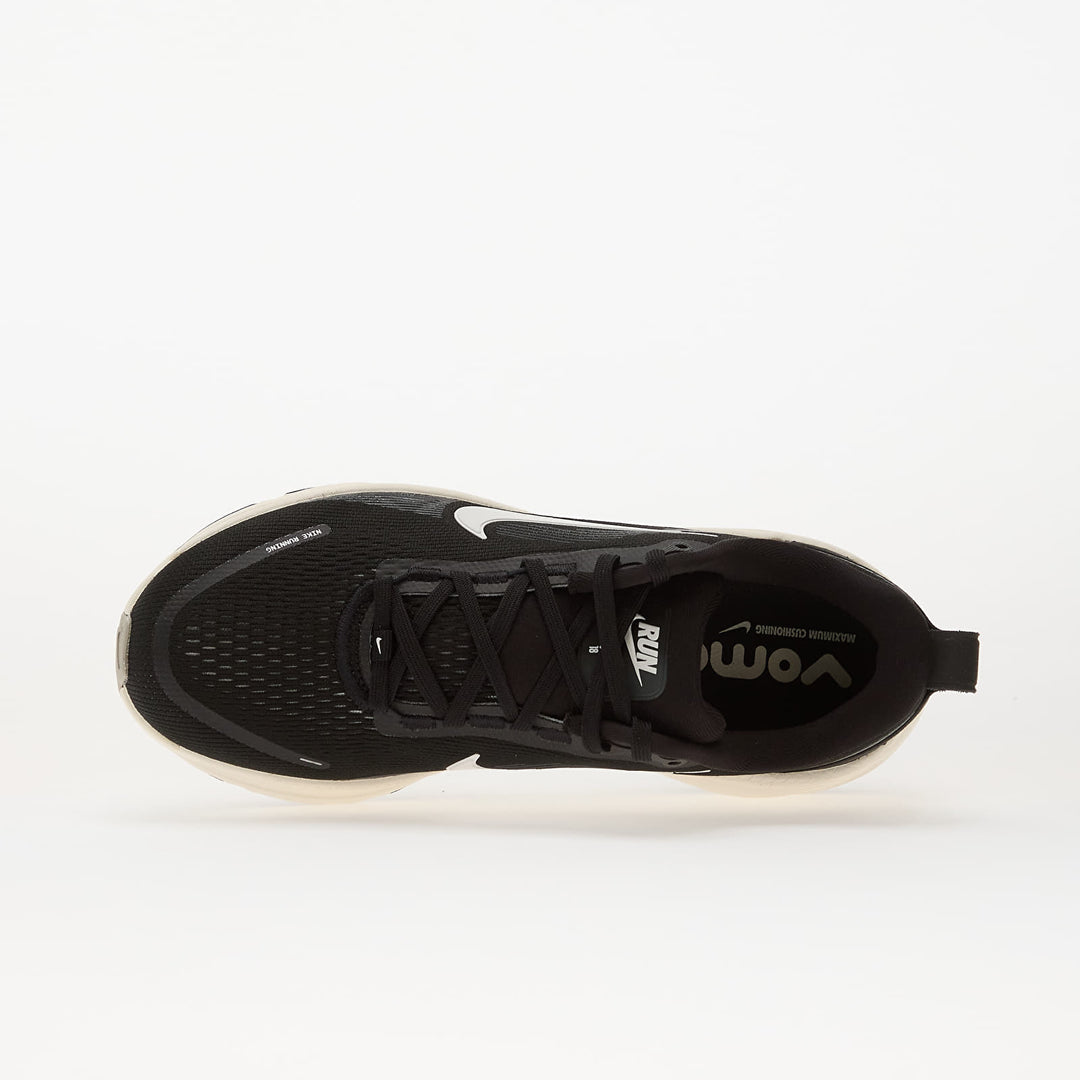 NIKE VOMERO 18 BLACK/ SUMMIT WHITE-COCONUT MILK-LT IRON ORE
