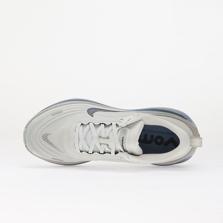 NIKE VOMERO PLUS OFF WHITE/ OBSIDIAN-GREY FOG-THUNDERSTORM