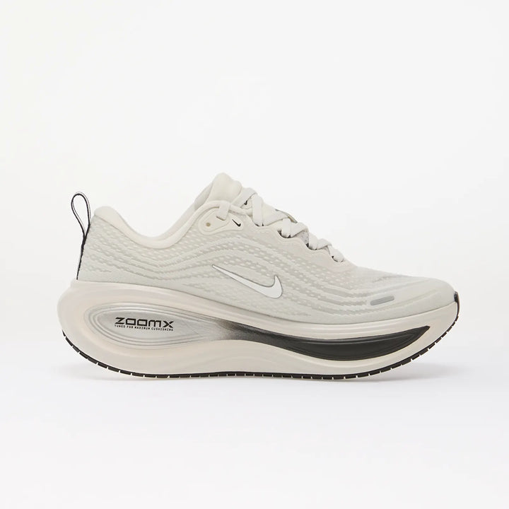 NIKE VOMERO PLUS SUMMIT WHITE/ METALLIC SILVER-SAIL