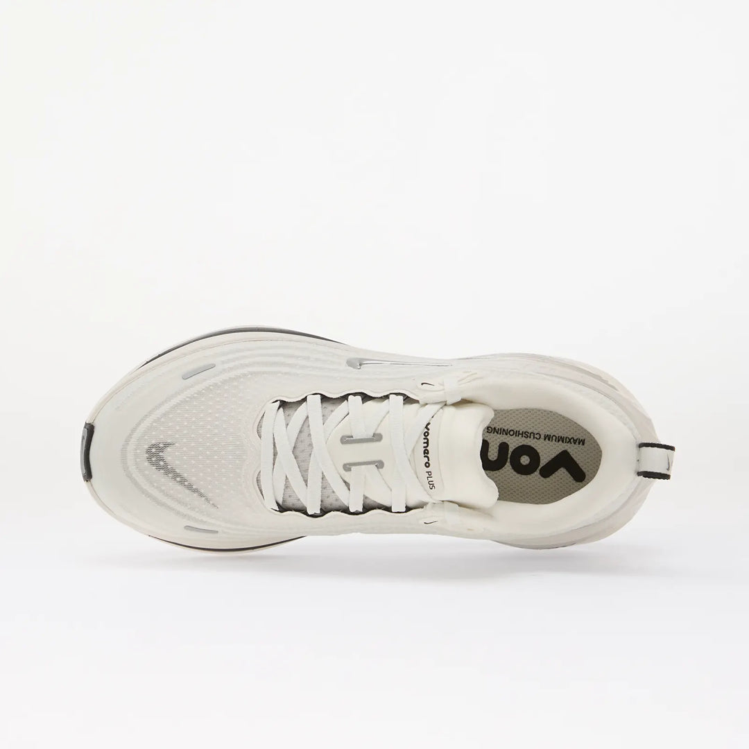 NIKE VOMERO PLUS SUMMIT WHITE/ METALLIC SILVER-SAIL