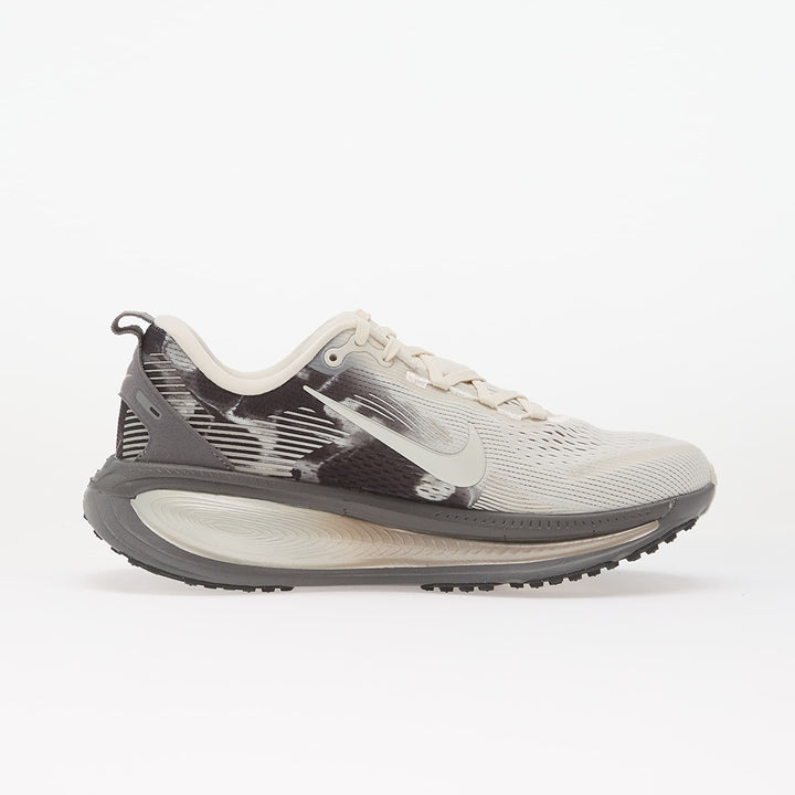 NIKE VOMERO 18 SE PHANTOM/ SAIL-PENCIL POINT-ANTHRACITE