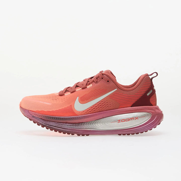 NIKE VOMERO 18 LIGHT REDWOOD/ BARELY GREEN