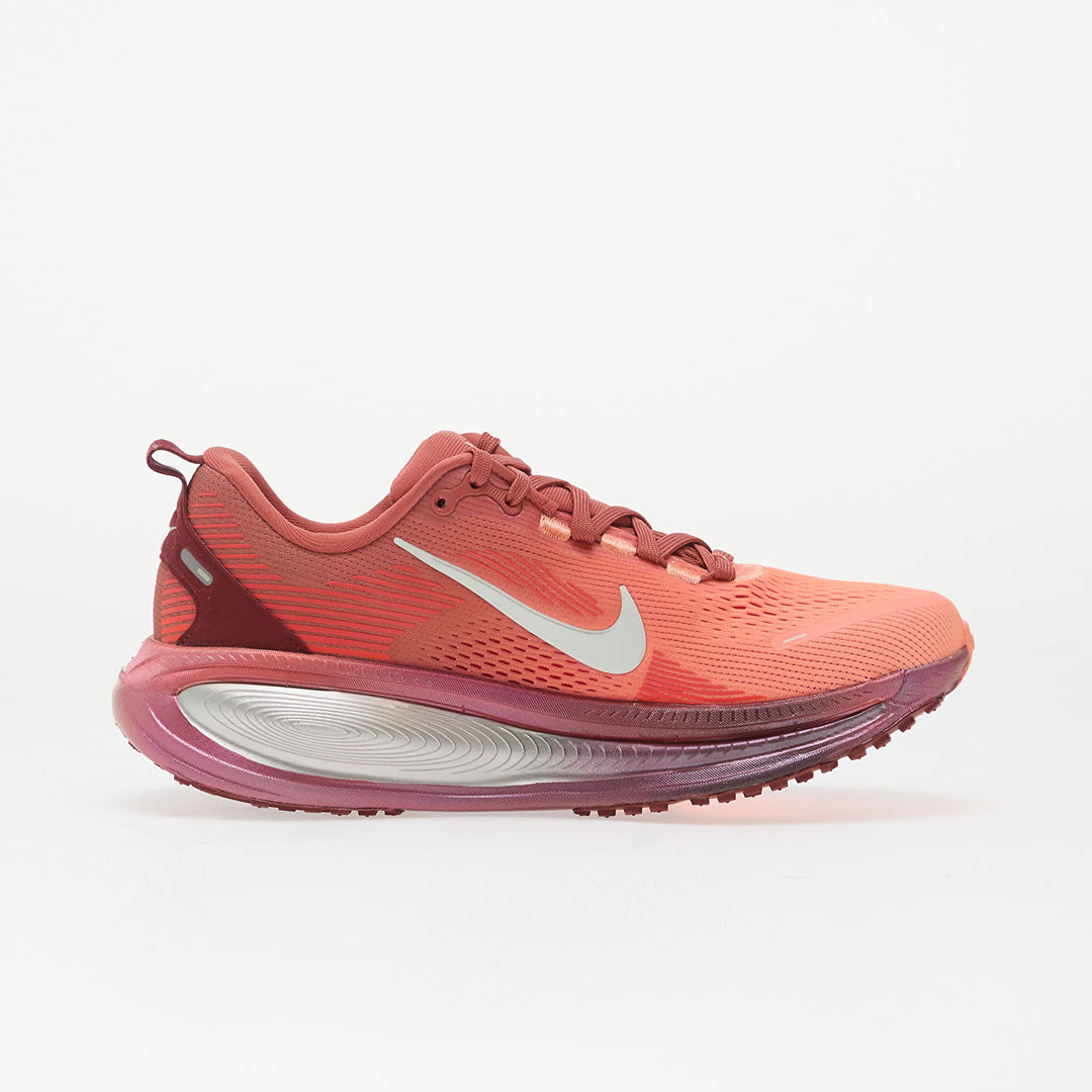 NIKE VOMERO 18 LIGHT REDWOOD/ BARELY GREEN