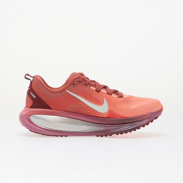 NIKE VOMERO 18 LIGHT REDWOOD/ BARELY GREEN