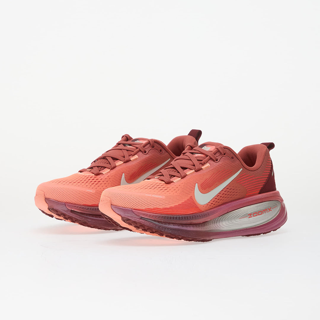 NIKE VOMERO 18 LIGHT REDWOOD/ BARELY GREEN
