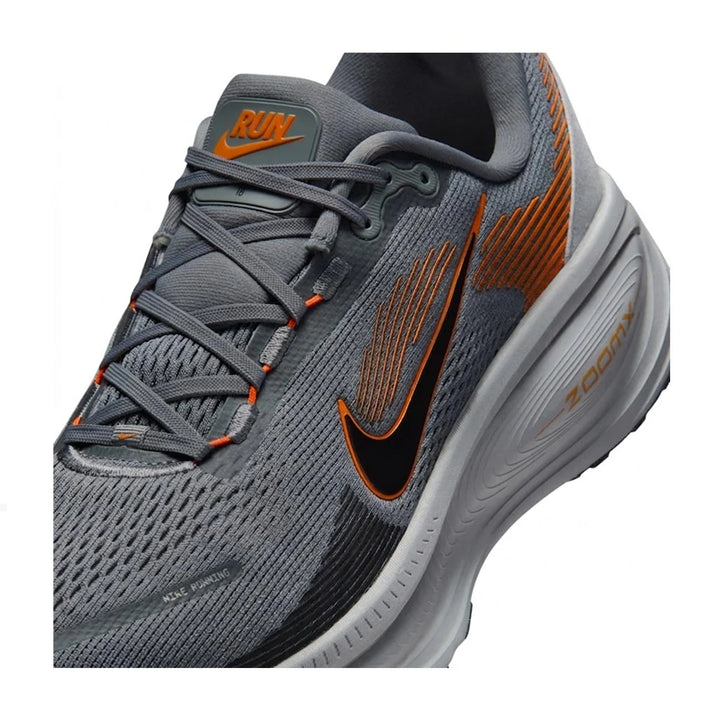 NIKE VOMERO 18 COOL GREY SAFETY ORANGE WOLF GREY BLACK