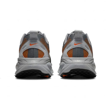NIKE VOMERO 18 COOL GREY SAFETY ORANGE WOLF GREY BLACK — Stock