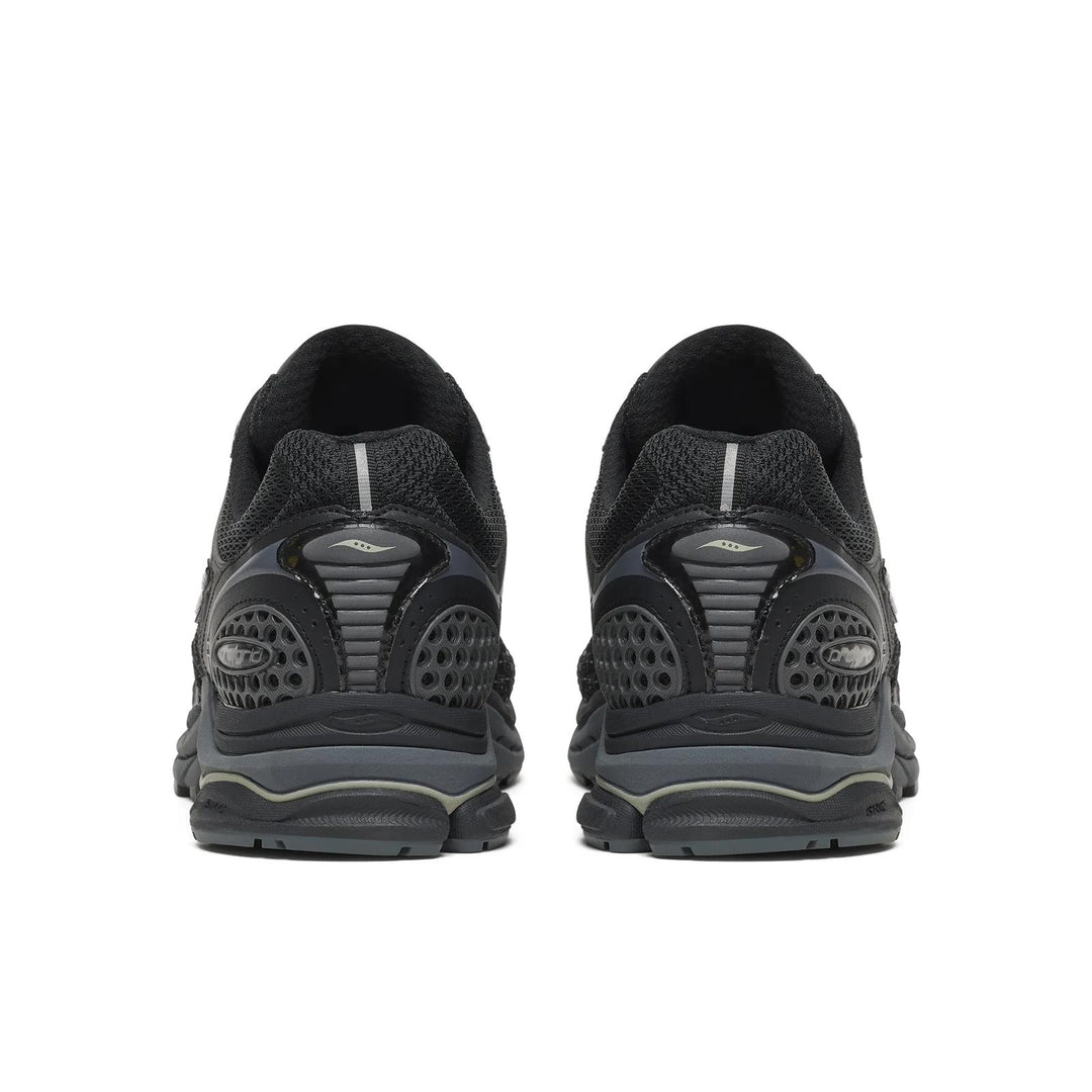 SAUCONY PROGRID TRIUMPH 4 FABRICATED FUTURE BLACK CARBON