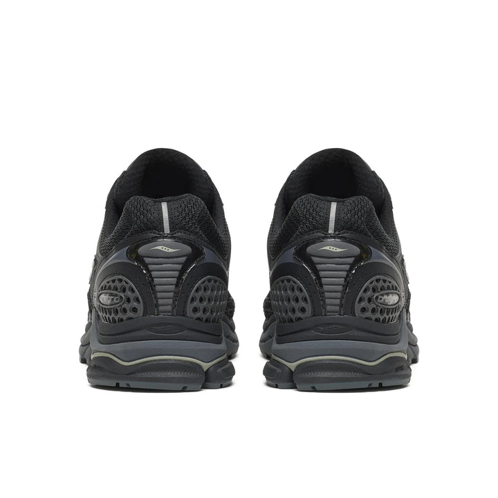 SAUCONY PROGRID TRIUMPH 4 FABRICATED FUTURE BLACK CARBON