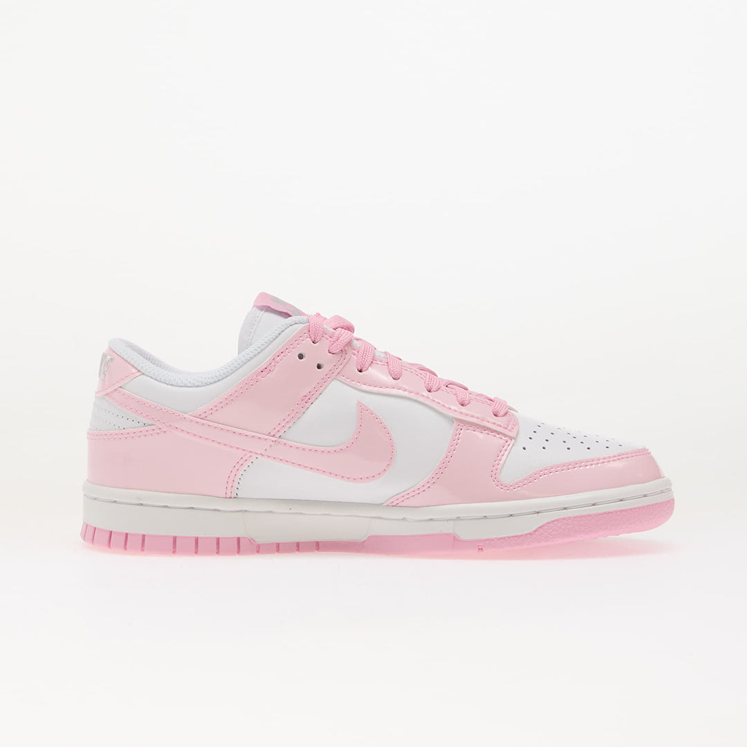 NIKE DUNK LOW SE WHITE/ PINK RISE-WHITE-METALLIC SILVER