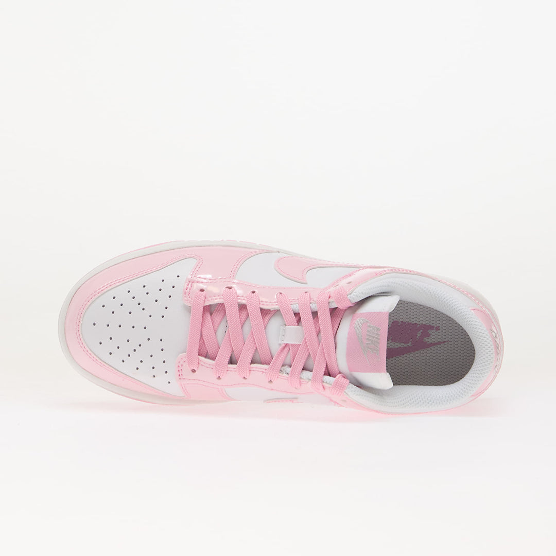 NIKE DUNK LOW SE WHITE/ PINK RISE-WHITE-METALLIC SILVER