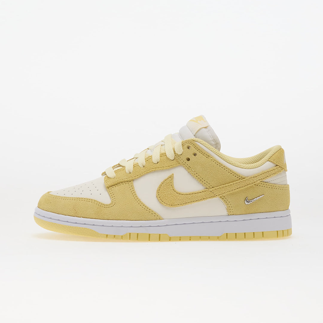 NIKE DUNK LOW SAIL/ SOFT YELLOW-WHITE-METALLIC SILVER