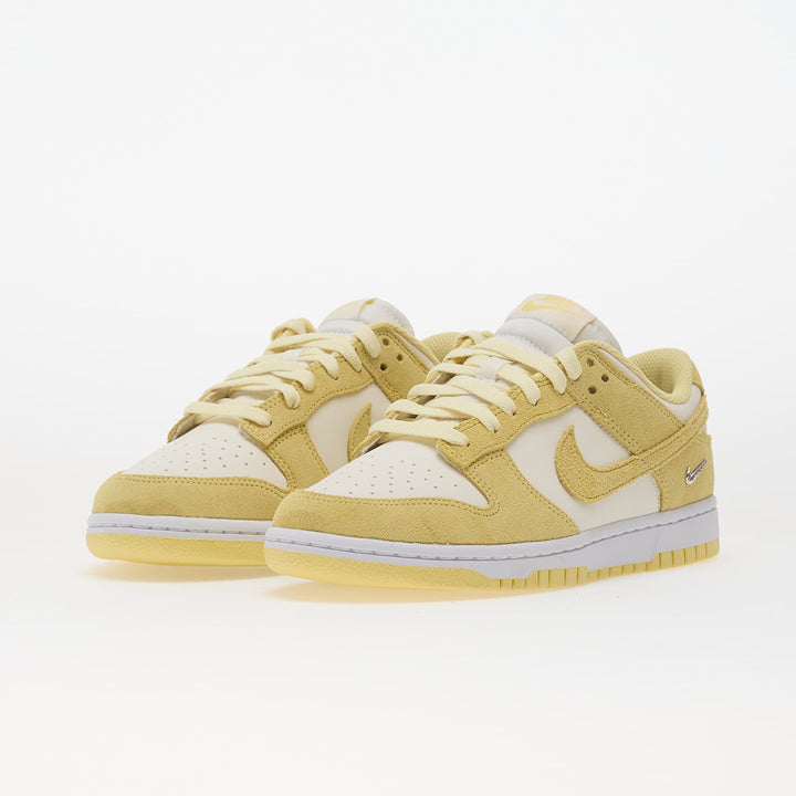 NIKE DUNK LOW SAIL/ SOFT YELLOW-WHITE-METALLIC SILVER