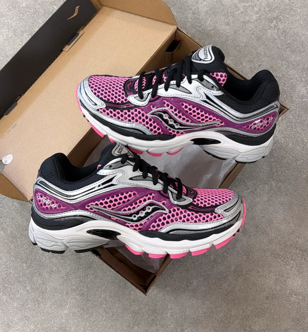 SAUCONY PROGRID OMNI 9 - SHOCK PINK