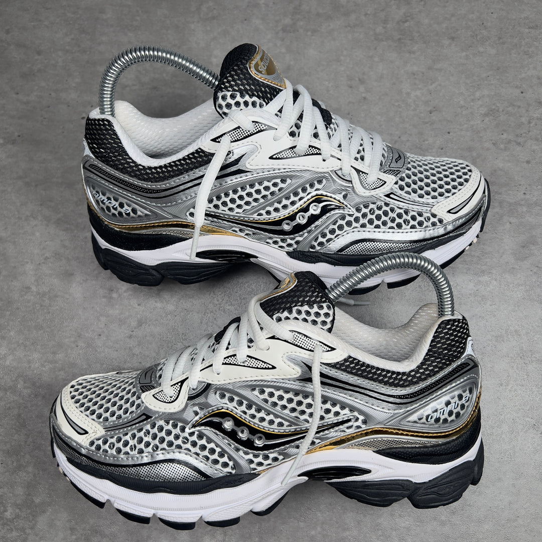 SAUCONY PROGRID OMNI 9 SILVER GOLD