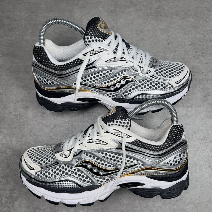 SAUCONY PROGRID OMNI 9 SILVER GOLD