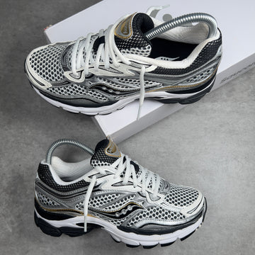 SAUCONY PROGRID OMNI 9 SILVER GOLD