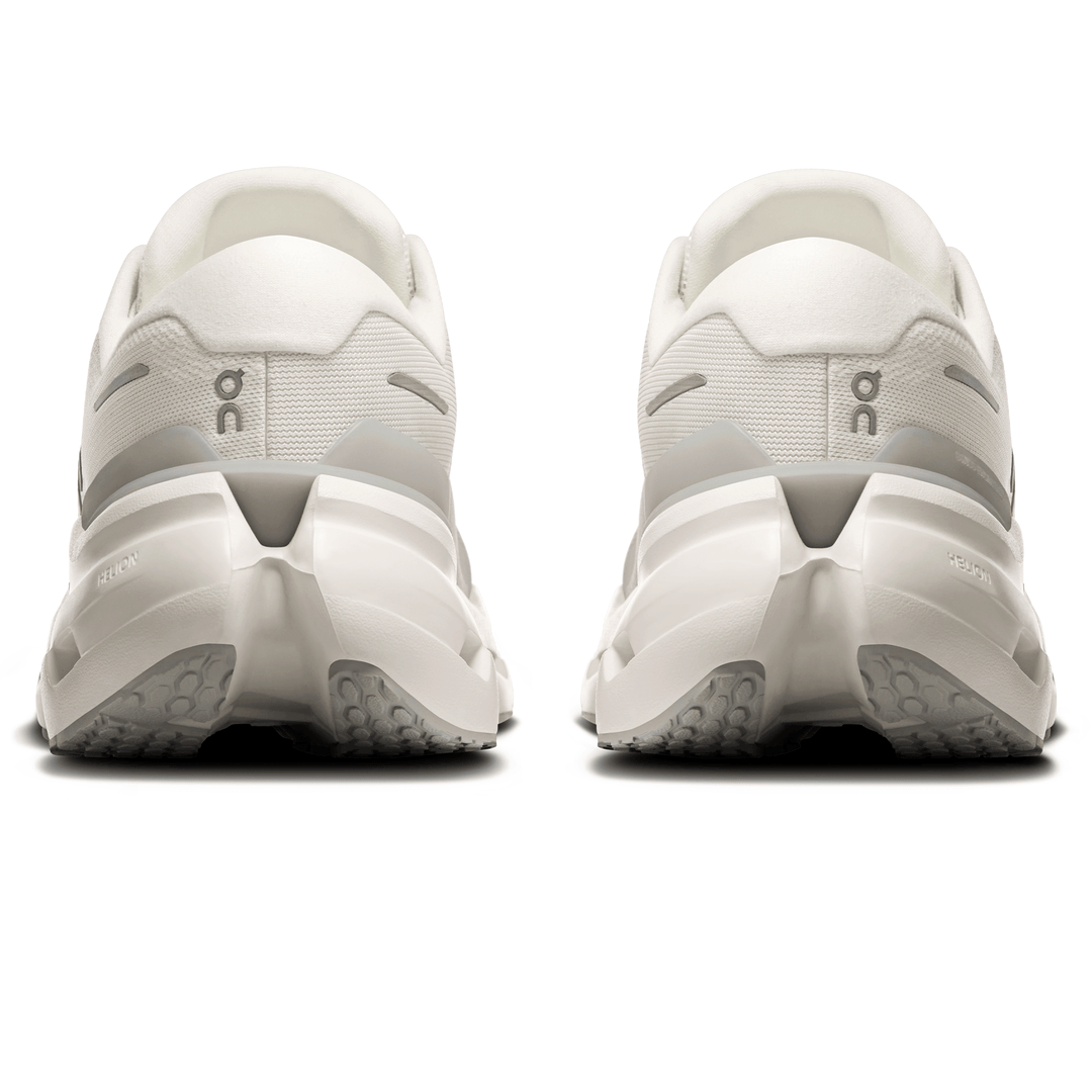 ON CLOUDRUNNER 3 &