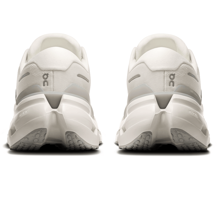 ON CLOUDRUNNER 3 &