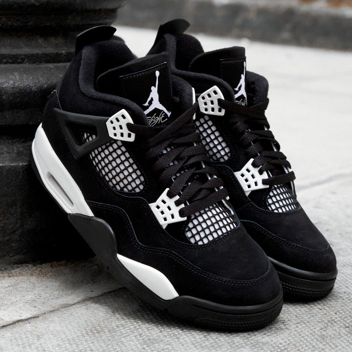 AIR JORDAN 4 RETRO &