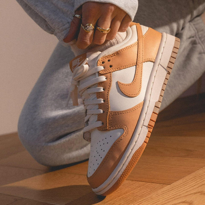 NIKE DUNK LOW WMNS &