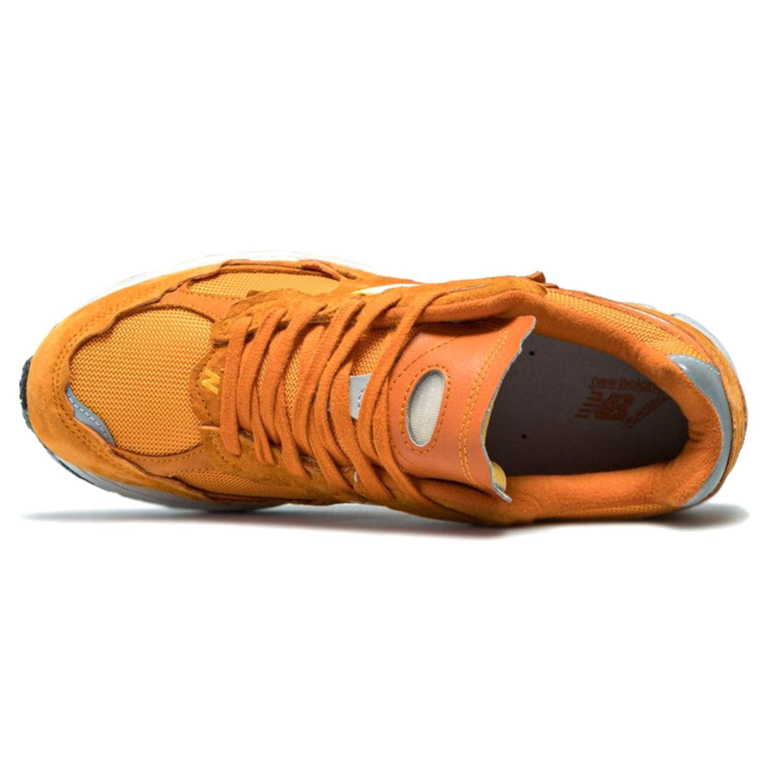 NEW BALANCE 2002R &