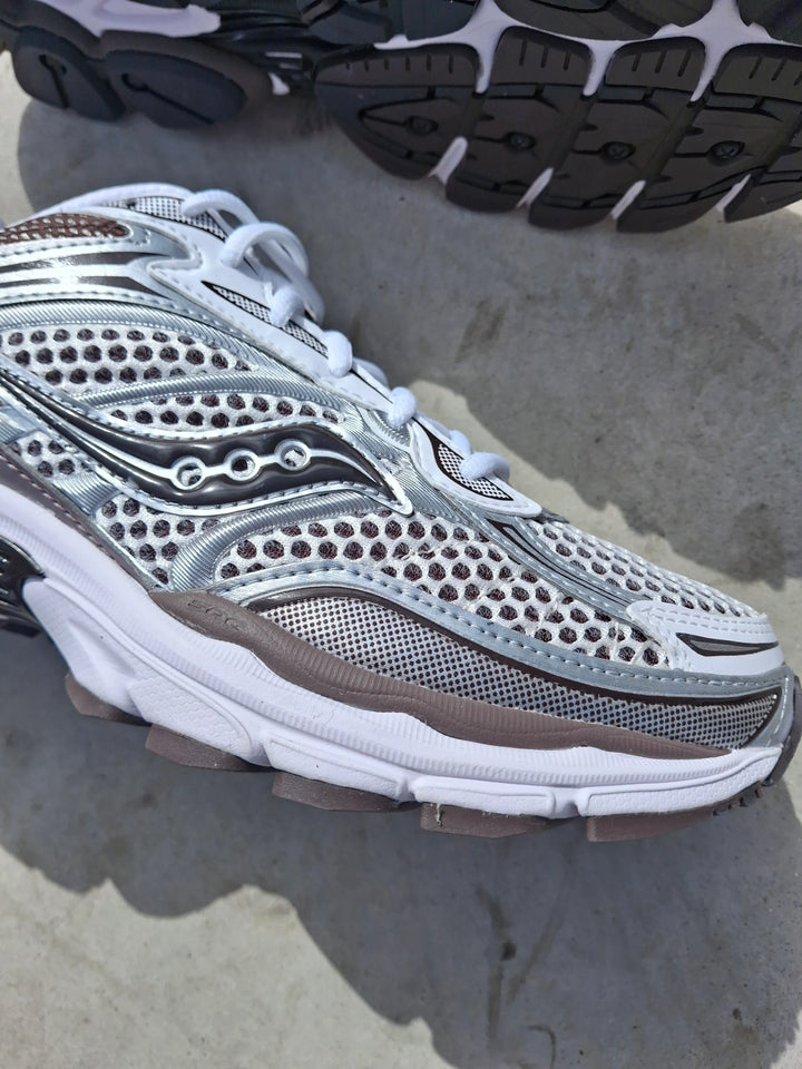SAUCONY PROGRID OMNI 9 OG WHITE BROWN