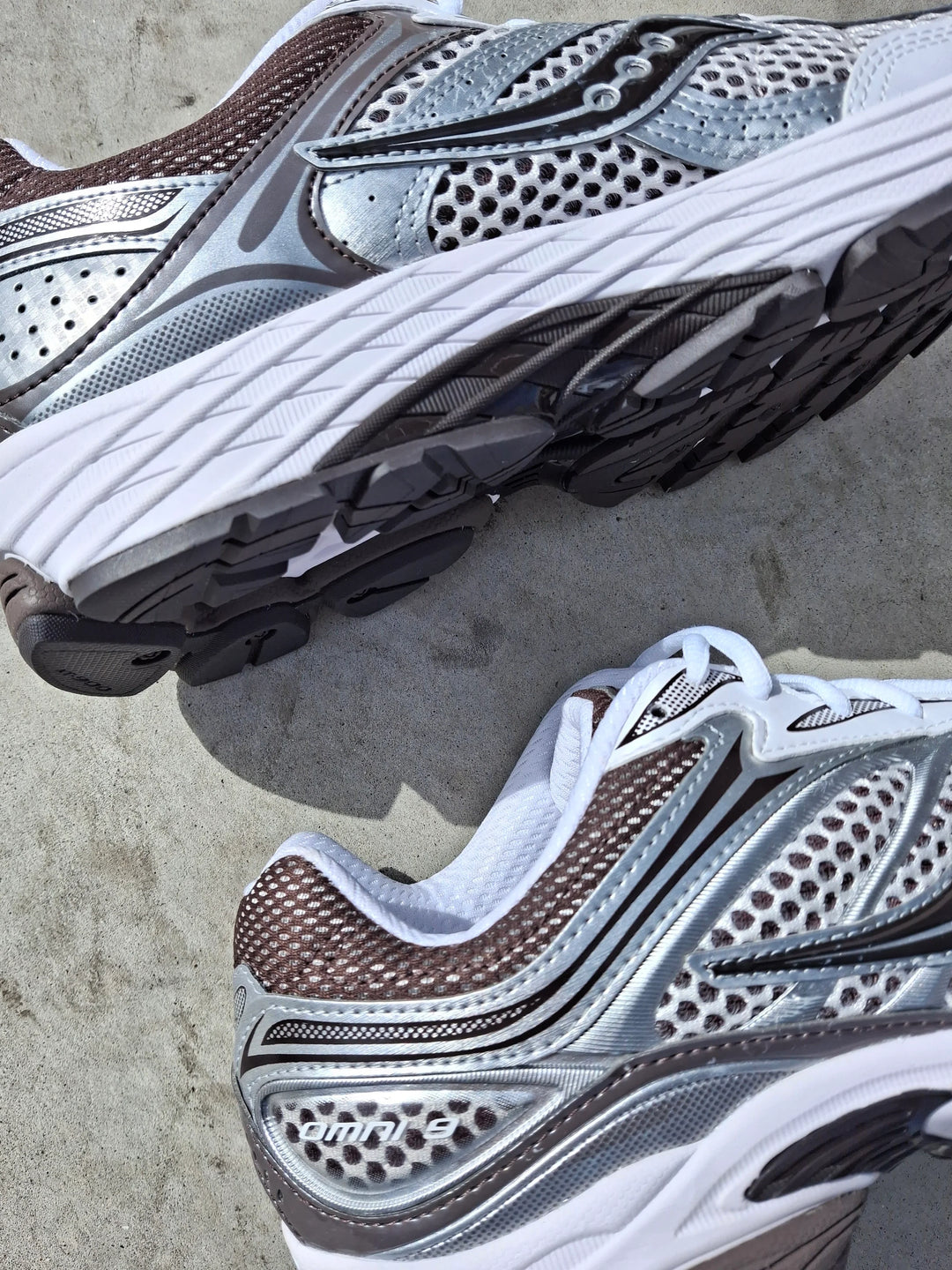 SAUCONY PROGRID OMNI 9 OG WHITE BROWN