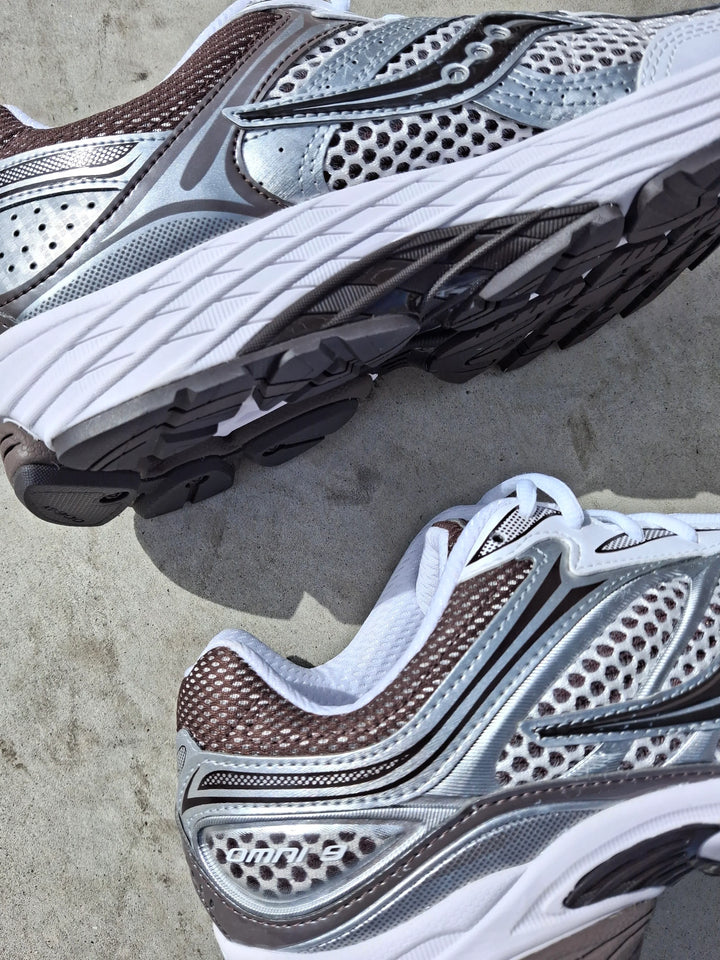 SAUCONY PROGRID OMNI 9 OG WHITE BROWN