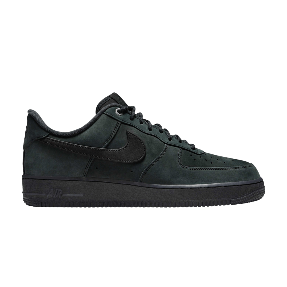 NIKE AIR FORCE 1 LOW &