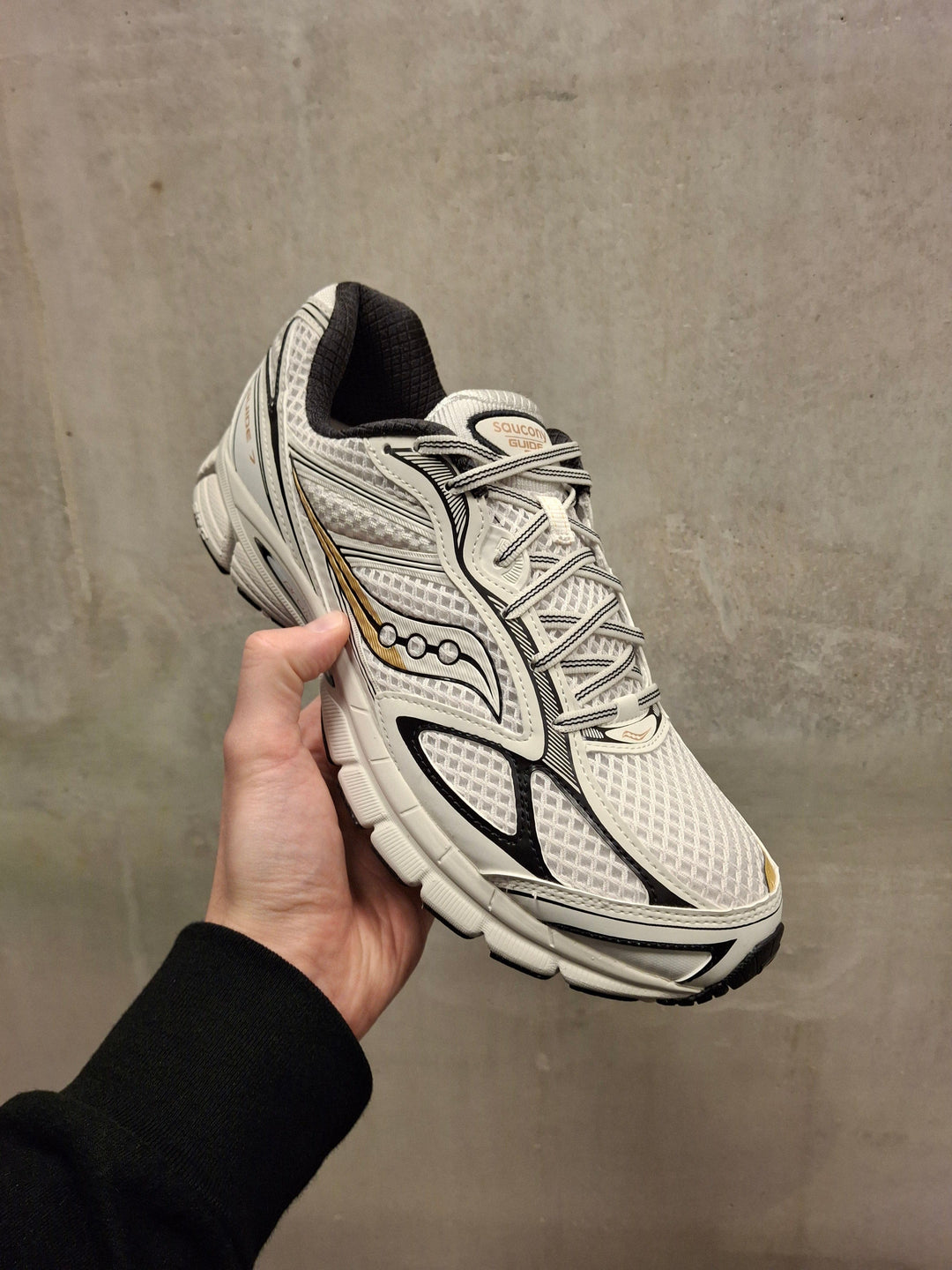 SAUCONY PROGRID GUIDE 7 &