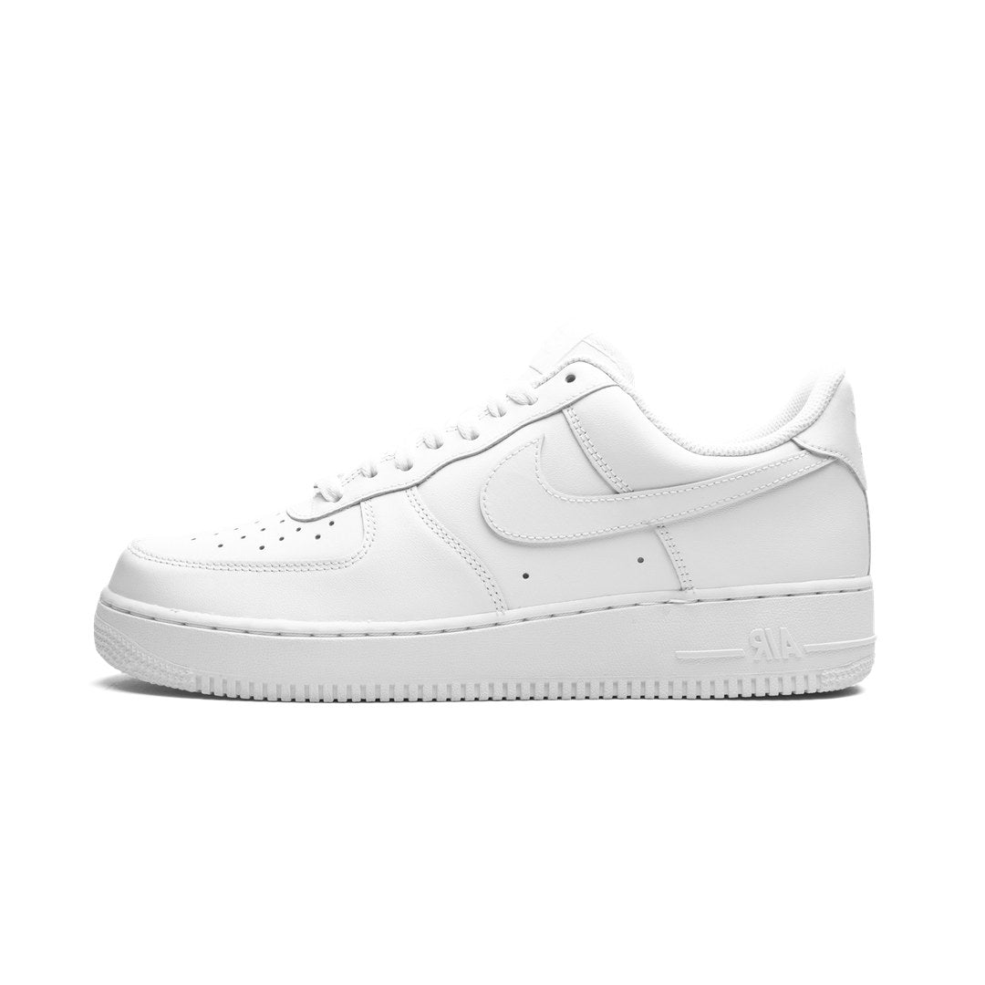 NIKE AIR FORCE 1 LOW &